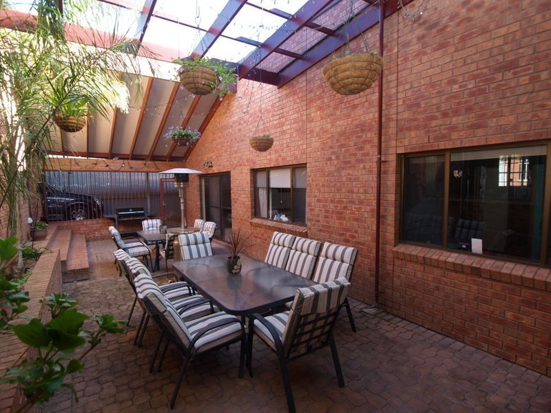 68 Hamilton Rd, Fairview Park SA 5126