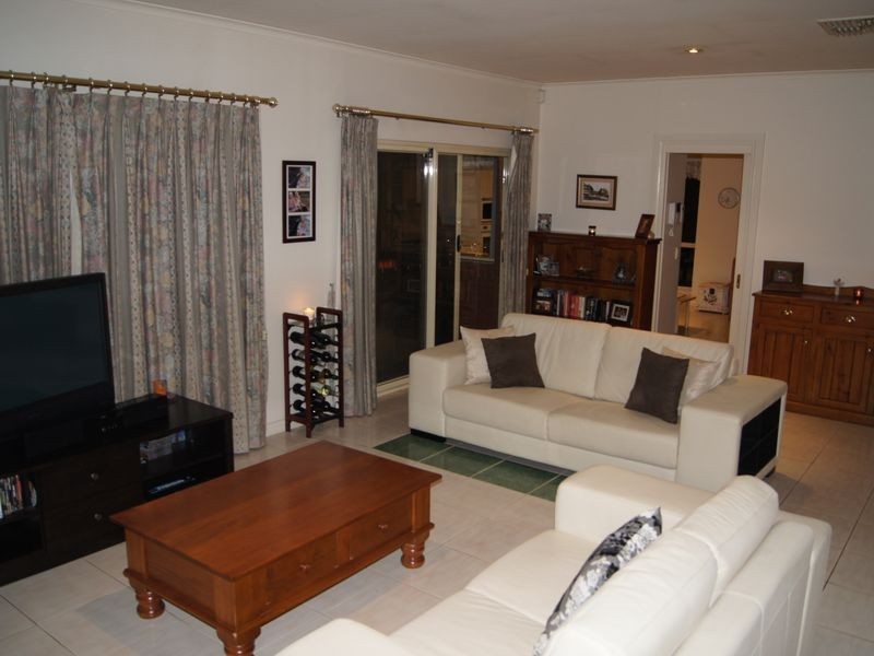 28 Strickland St, Golden Grove SA 5125