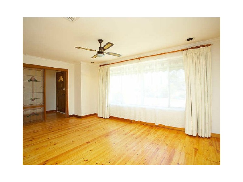 19 Silvermere Terrace, Para Hills SA 5096