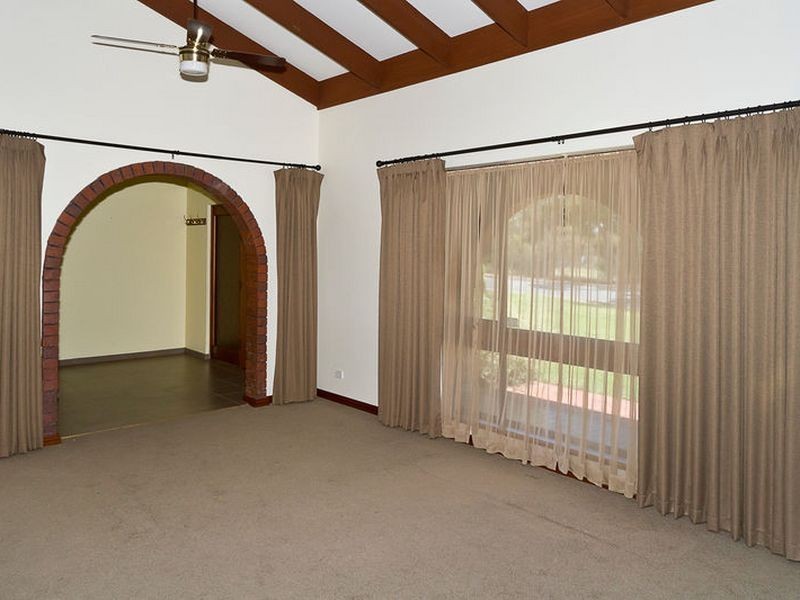5 Hamilton Rd, Fairview Park SA 5126