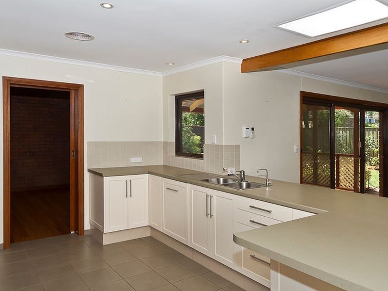 5 Hamilton Rd, Fairview Park SA 5126