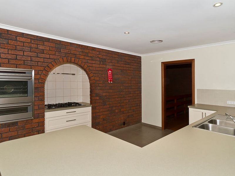 5 Hamilton Rd, Fairview Park SA 5126