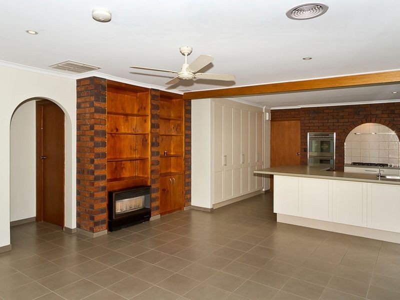5 Hamilton Rd, Fairview Park SA 5126