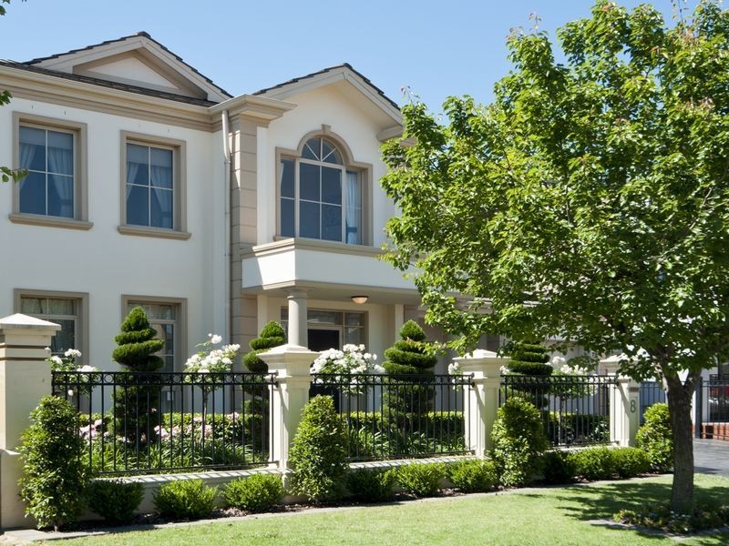 8 Lakeside Close, Mawson Lakes SA 5095