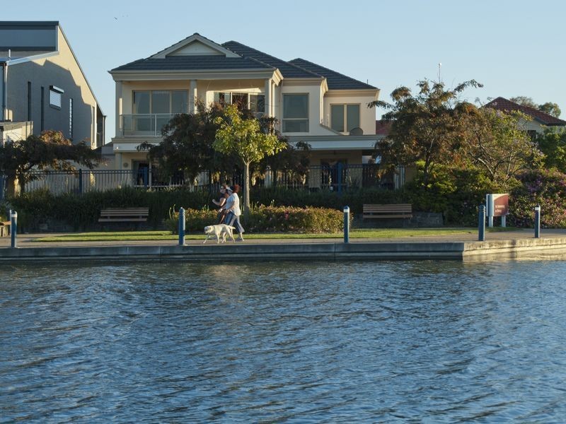 8 Lakeside Close, Mawson Lakes SA 5095