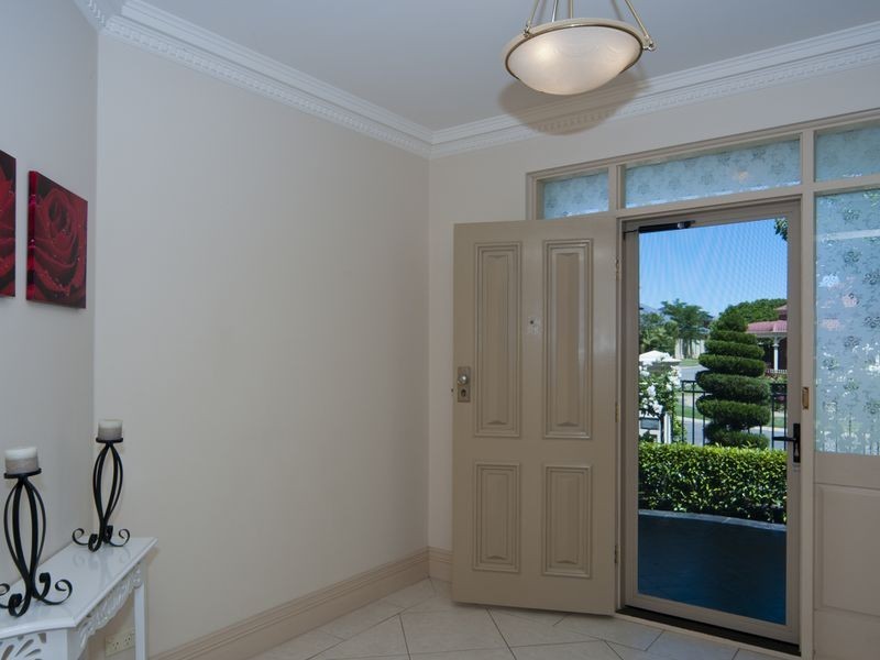 8 Lakeside Close, Mawson Lakes SA 5095