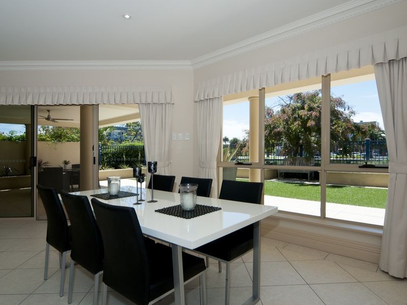 8 Lakeside Close, Mawson Lakes SA 5095