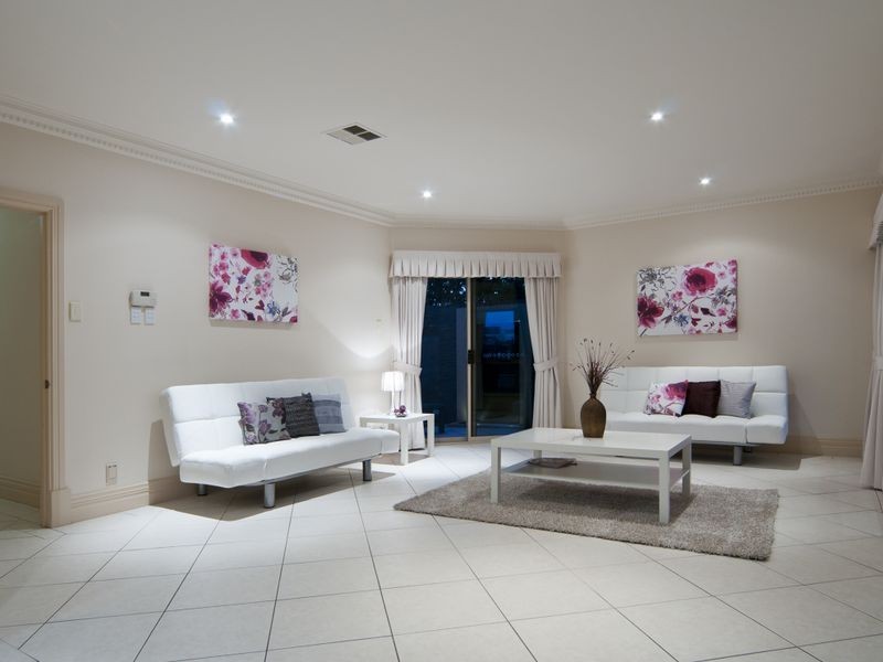 8 Lakeside Close, Mawson Lakes SA 5095