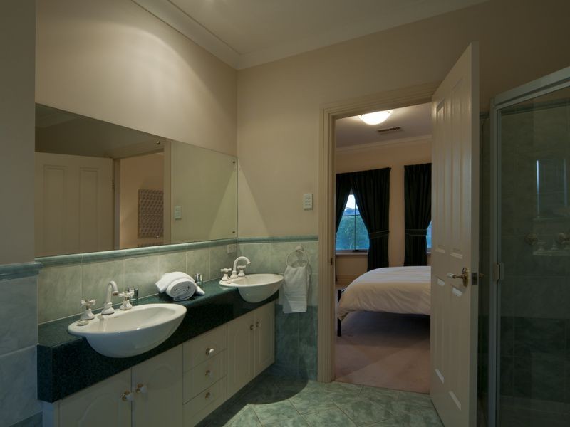 8 Lakeside Close, Mawson Lakes SA 5095