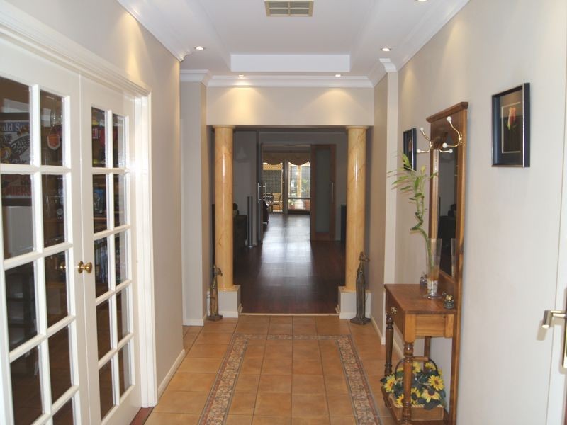 4 Scotney Court, Oakden SA 5086