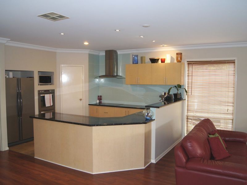 4 Scotney Court, Oakden SA 5086