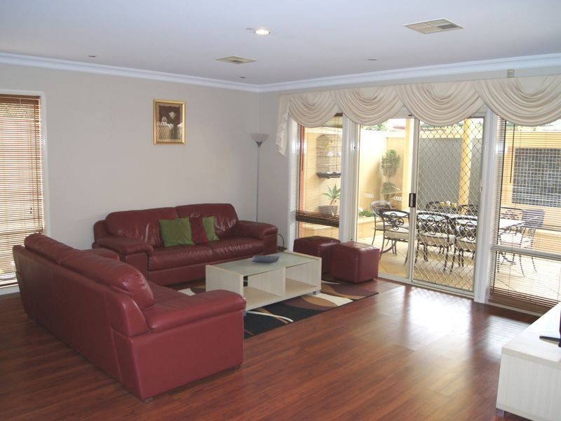 4 Scotney Court, Oakden SA 5086