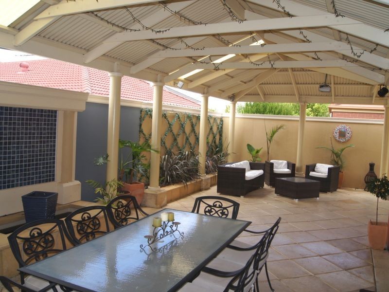 4 Scotney Court, Oakden SA 5086