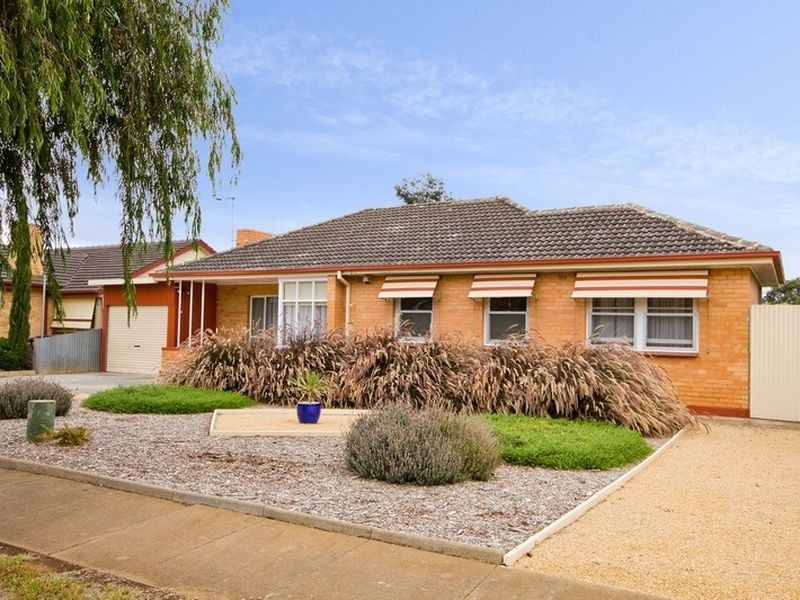 18 Longleat Road, Elizabeth Vale SA 5112