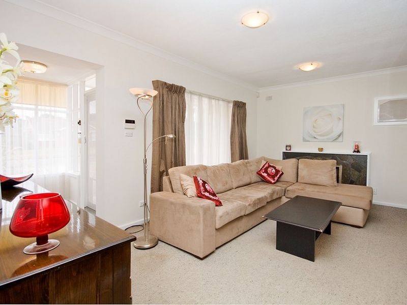 18 Longleat Road, Elizabeth Vale SA 5112