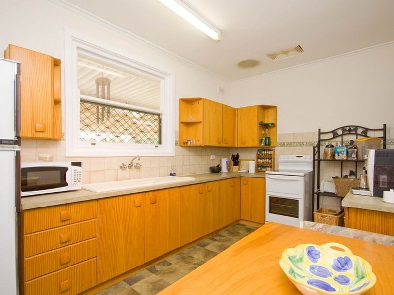 18 Longleat Road, Elizabeth Vale SA 5112