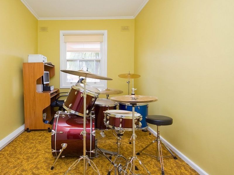 18 Longleat Road, Elizabeth Vale SA 5112