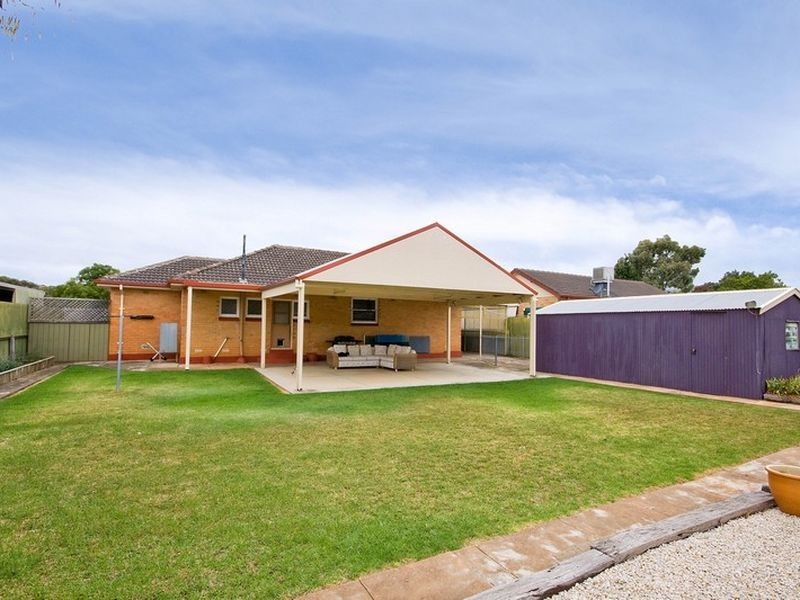 18 Longleat Road, Elizabeth Vale SA 5112