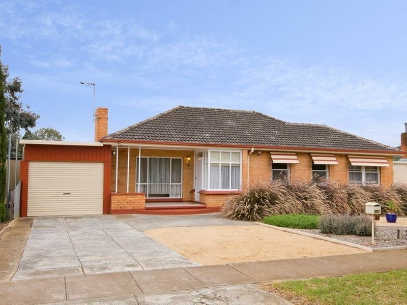 18 Longleat Road, Elizabeth Vale SA 5112