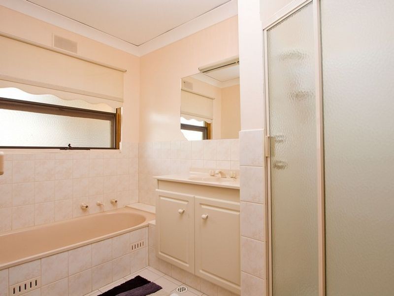 1 Lake View Cresent, Highbury SA 5089