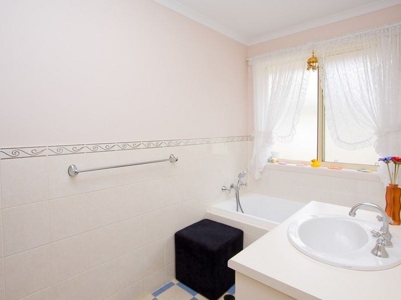 35 Doradus Ave, Hope Valley SA 5090