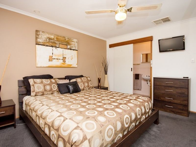 8 Lennox Drive, Paralowie SA 5108