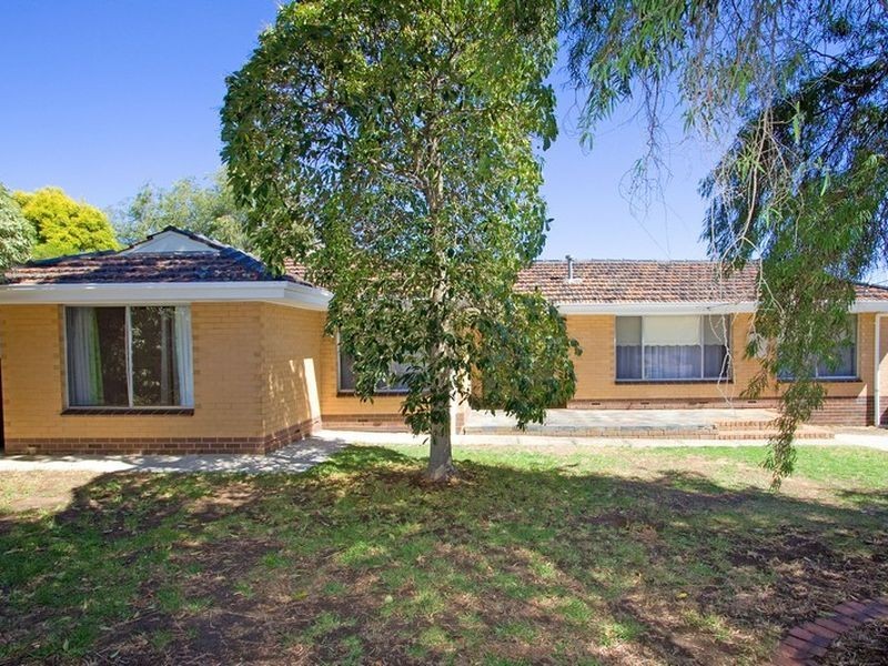 15 Pope Cres, Hope Valley SA 5090