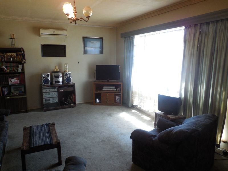 8 Sharon Drive, Para Hills SA 5096