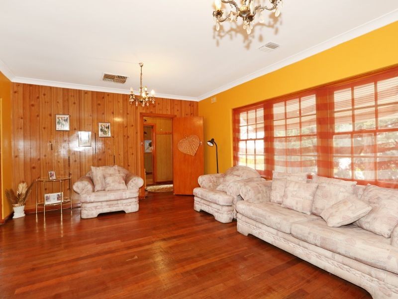 15 Phillips Avenue, Para Hills SA 5096