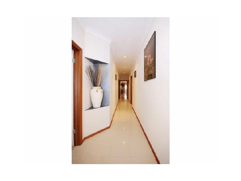 8 Pillie Cres, Mawson Lakes SA 5095