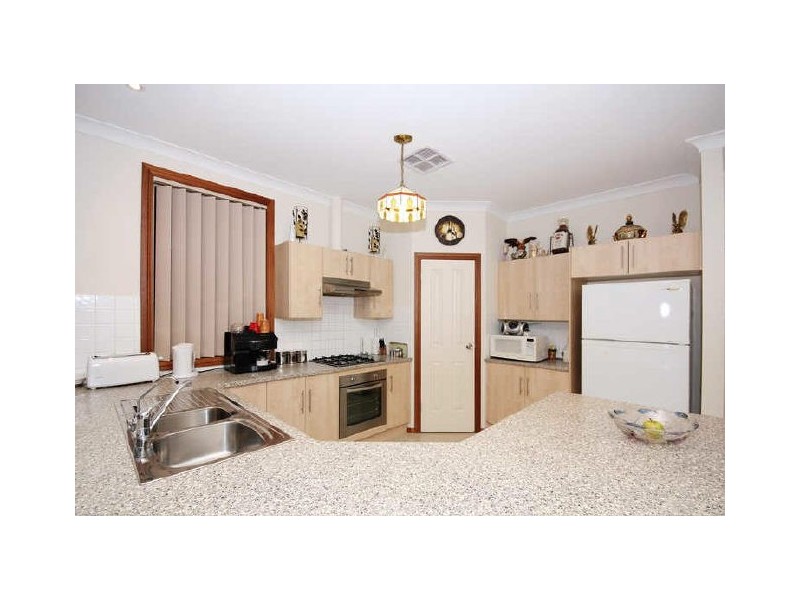 8 Pillie Cres, Mawson Lakes SA 5095