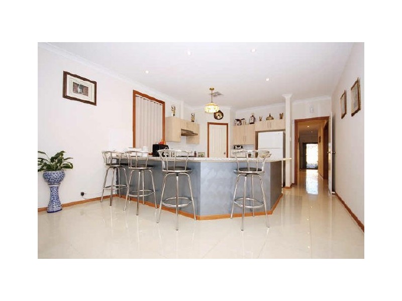 8 Pillie Cres, Mawson Lakes SA 5095