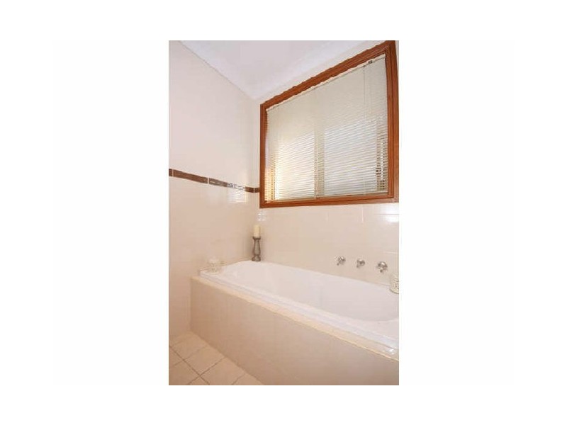 8 Pillie Cres, Mawson Lakes SA 5095