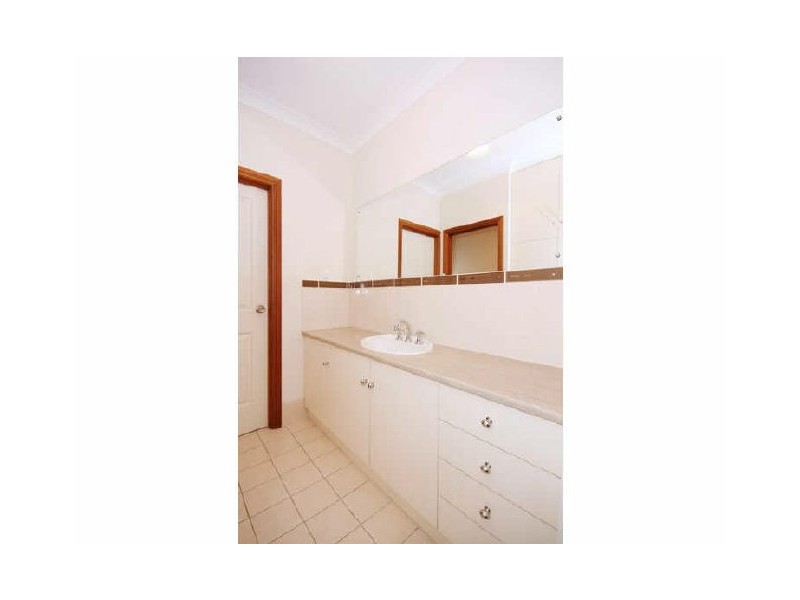 8 Pillie Cres, Mawson Lakes SA 5095