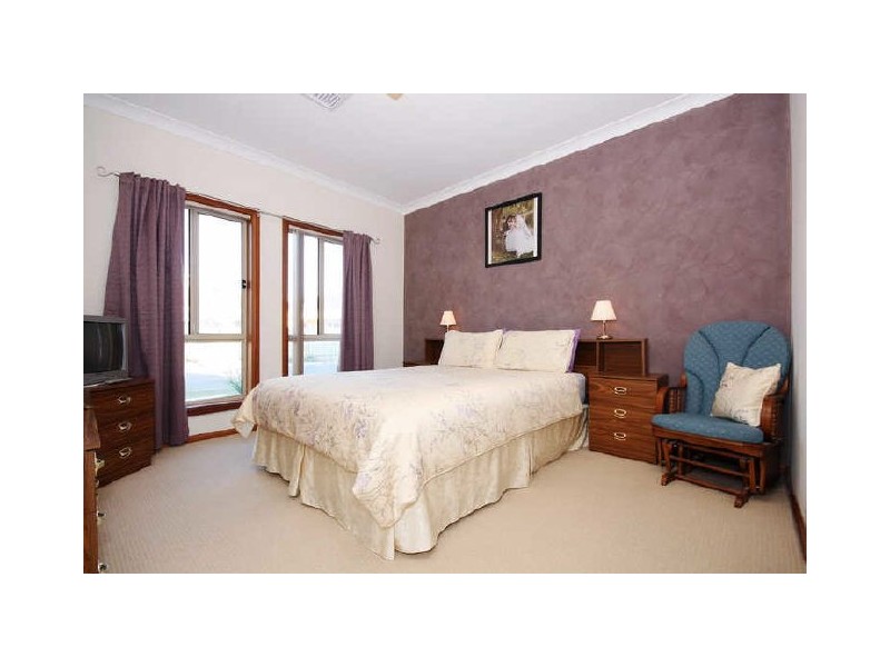 8 Pillie Cres, Mawson Lakes SA 5095