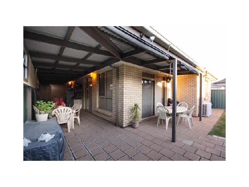 8 Pillie Cres, Mawson Lakes SA 5095