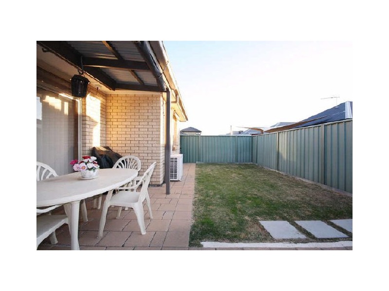8 Pillie Cres, Mawson Lakes SA 5095