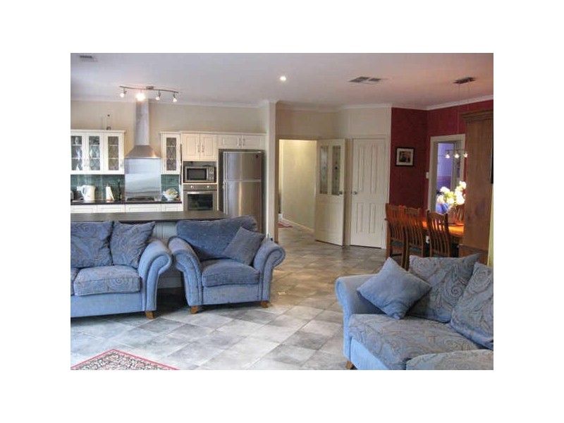 4 Kopoola Cres, Gilles Plains SA 5086