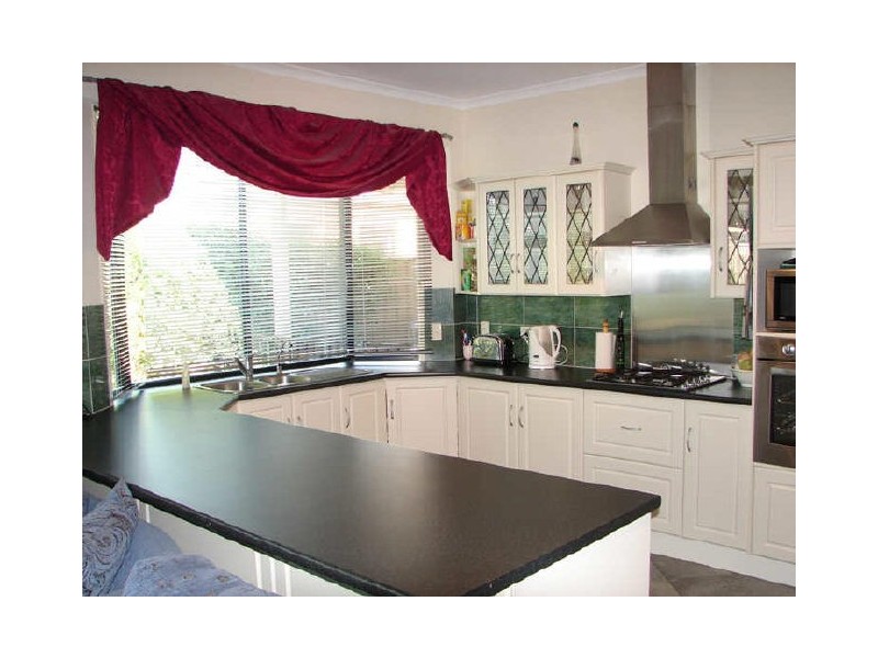 4 Kopoola Cres, Gilles Plains SA 5086