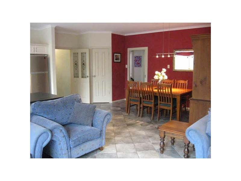 4 Kopoola Cres, Gilles Plains SA 5086