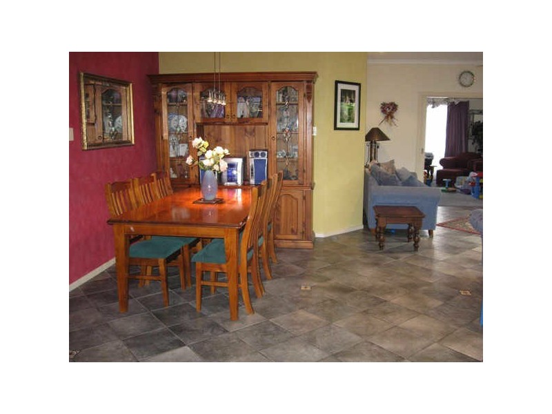 4 Kopoola Cres, Gilles Plains SA 5086