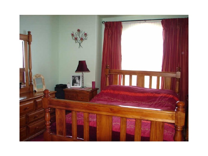 4 Kopoola Cres, Gilles Plains SA 5086