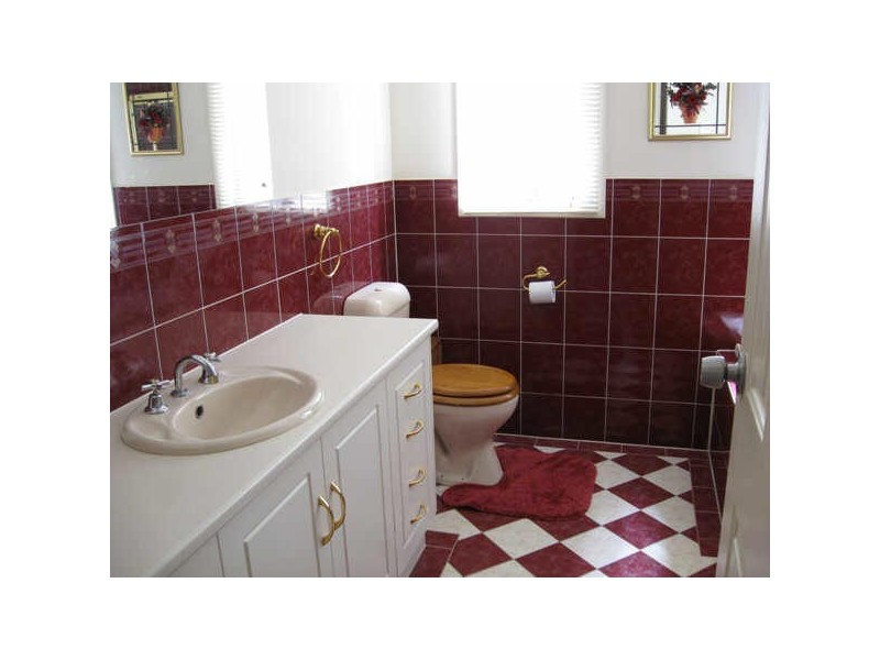 4 Kopoola Cres, Gilles Plains SA 5086