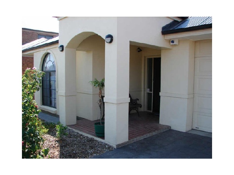 4 Kopoola Cres, Gilles Plains SA 5086