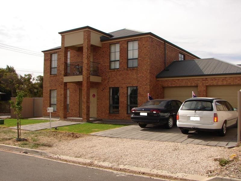 2 Kopoola Cres, Gilles Plains SA 5086