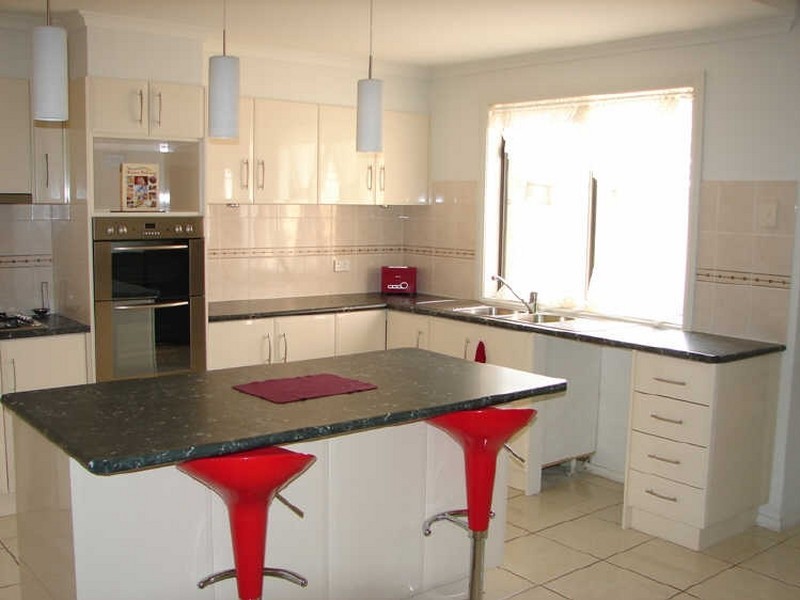 2 Kopoola Cres, Gilles Plains SA 5086