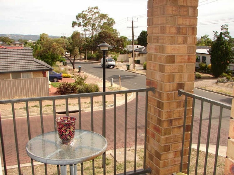 2 Kopoola Cres, Gilles Plains SA 5086