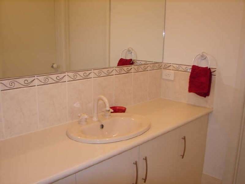 2 Kopoola Cres, Gilles Plains SA 5086
