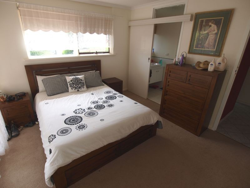 20 Carnarvon Avenue, Redwood Park SA 5097