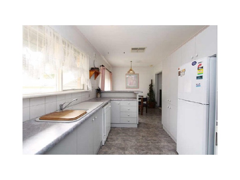 21 Geoffery Ave, Valley View SA 5093